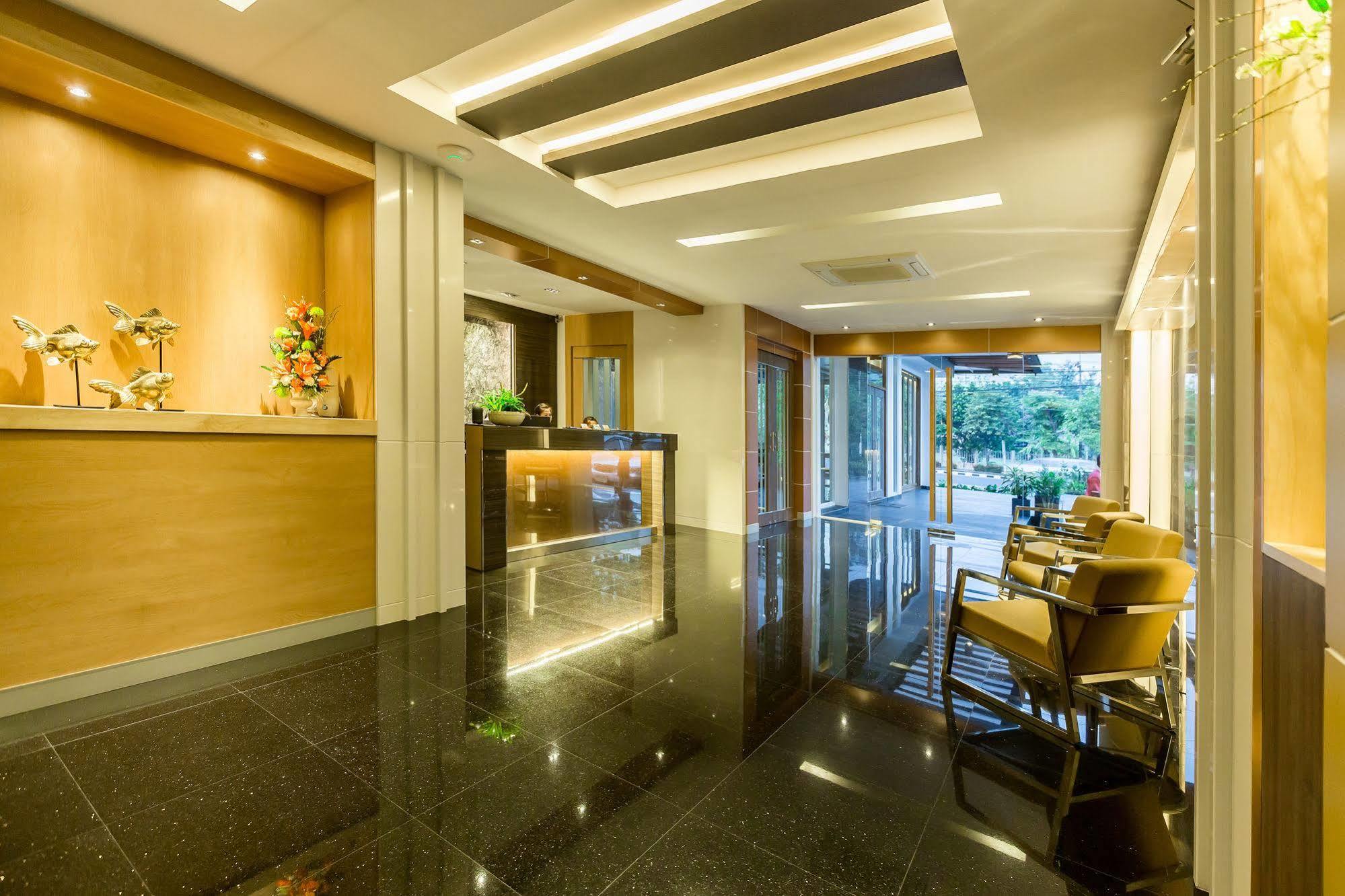 V Hotel Ubon Ratchathani Exterior photo